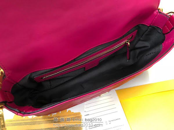 FENDI女包 Baguette中號翻蓋手袋 全幅FF圖案 3D紋理 芬迪鏈條女斜挎包  fdz2177